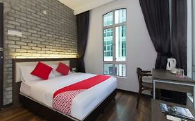 Oyo 127 The Reeds Hotel