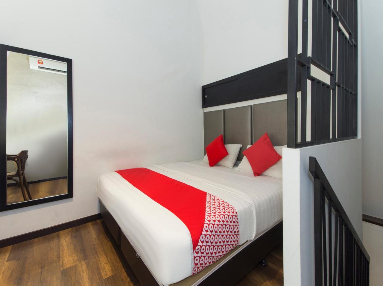 Oyo 127 The Reeds Hotel Kuala Lumpur Exterior photo