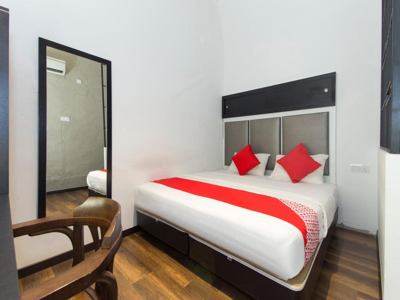 Oyo 127 The Reeds Hotel Kuala Lumpur Exterior photo