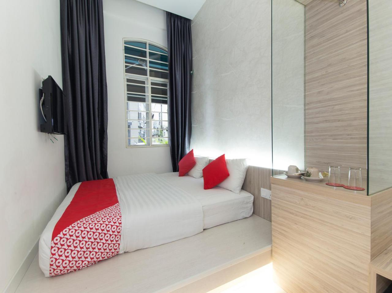 Oyo 127 The Reeds Hotel Kuala Lumpur Exterior photo