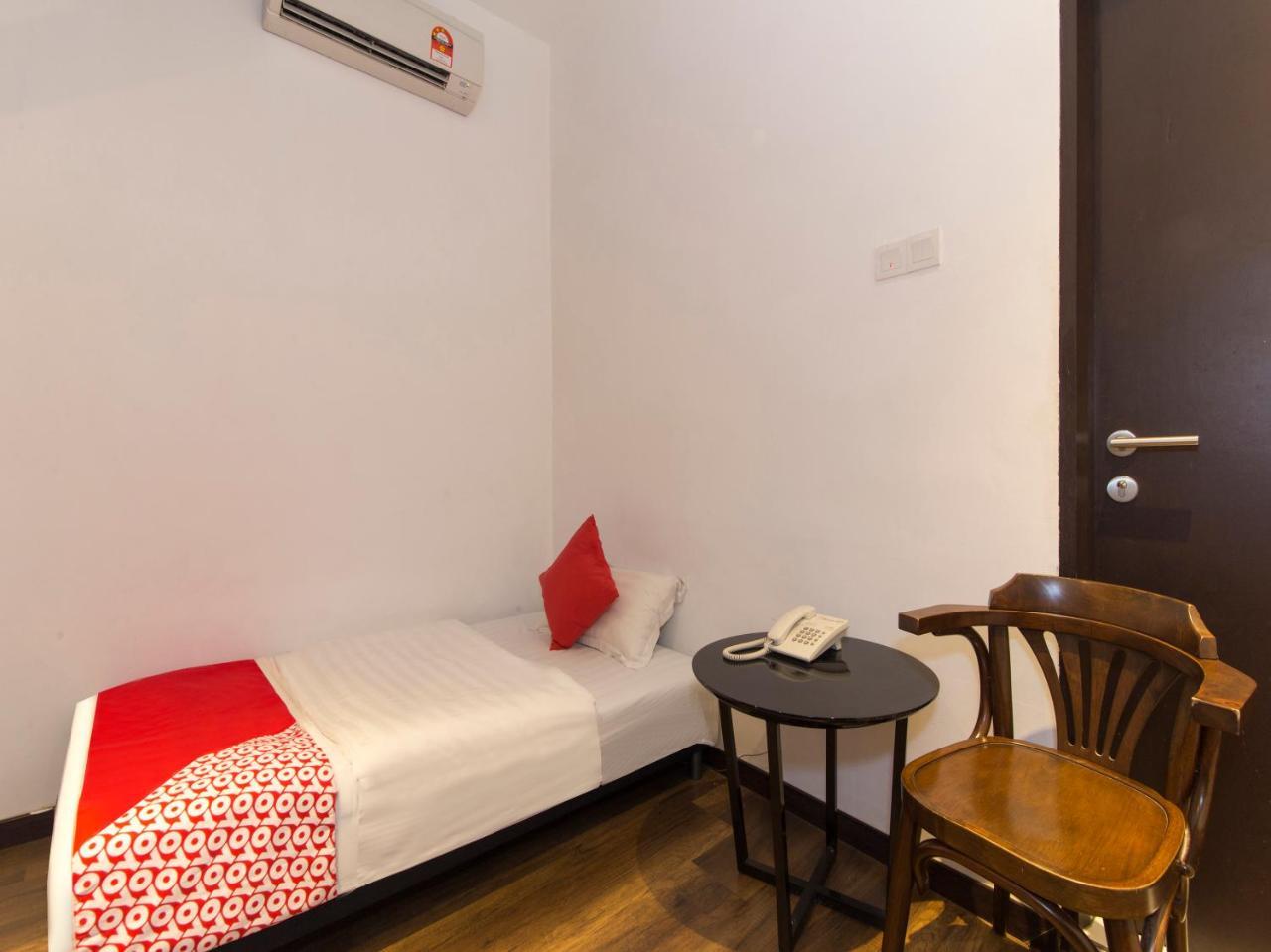 Oyo 127 The Reeds Hotel Kuala Lumpur Exterior photo
