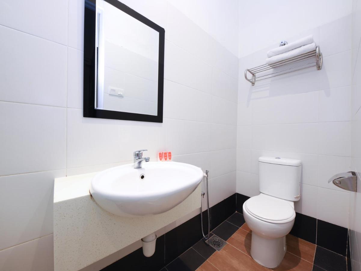 Oyo 127 The Reeds Hotel Kuala Lumpur Exterior photo